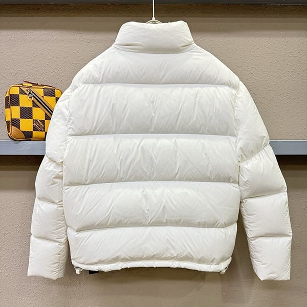入手困難バレンシアガ n級品 3B SPORTS ICON SKI ダウンジャケット 2色 bab88470